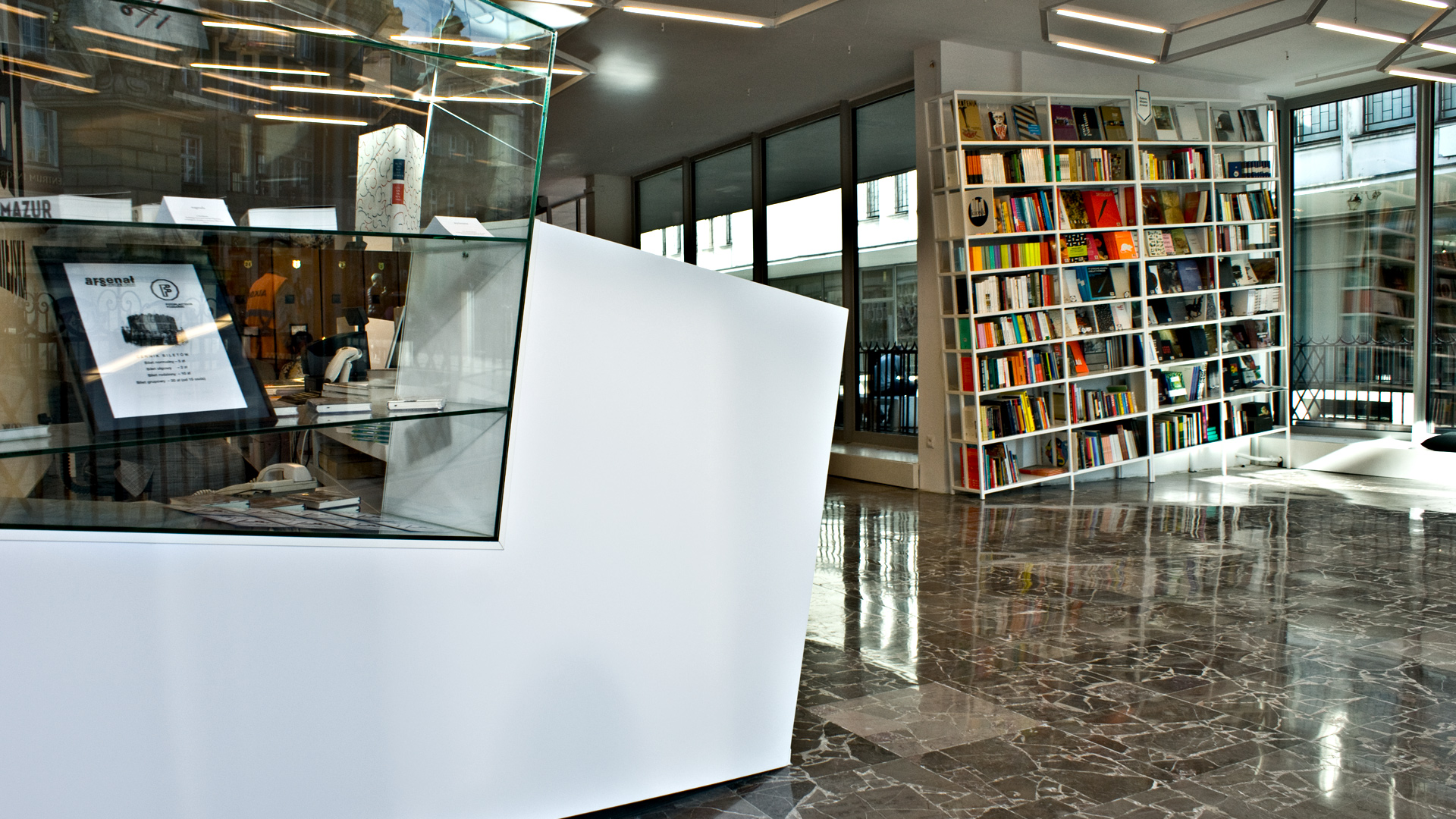 Wielofunkcyjne wnętrze odnowionej Galerii Miejskiej pozwala aranżować je według potrzeb.