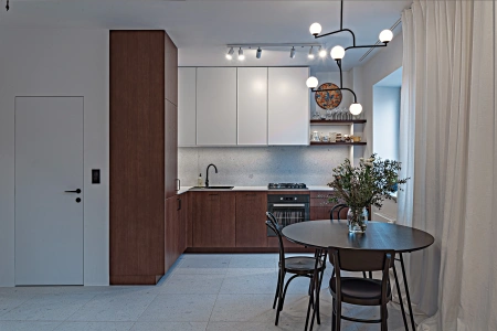 Remont mieszkania w kamienicy z lat 60tych – otwarta przestrzeń dzienna powstała dzięki wyburzeniu ściany między kuchnią a salonem