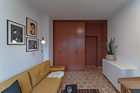 Remont mieszkania w kamienicy z lat 60tych – przytulny gabinet, pełniący dodatkowo funkcje pokoju gościnnego i uzupełniającej garderoby